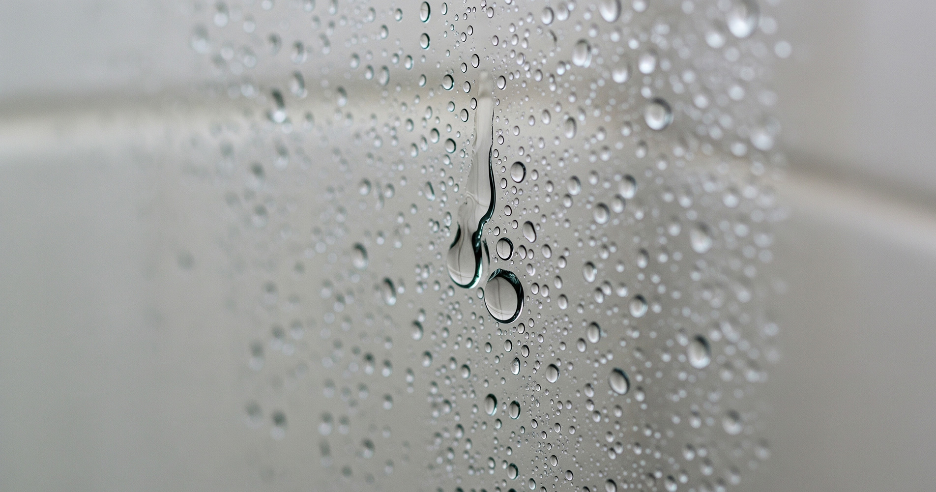 Wassertropfen auf einer glatten Oberfläche. Nano Versiegelung